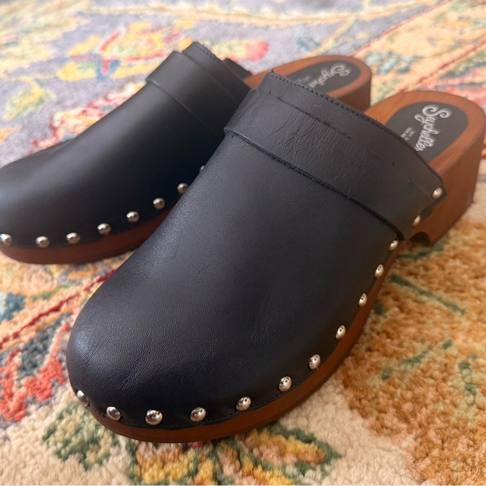Seychelles Black Clogs Never Worn